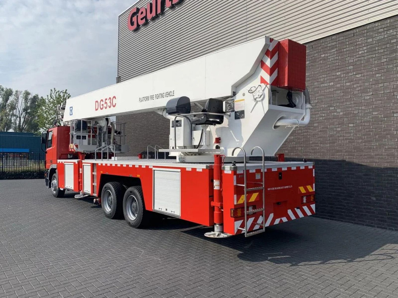Mercedes-Benz Actros 3332 6X4 XCMG DG53C FIRE FIGTHING PLATFOR - Other machinery: picture 3 Mercedes-Benz Actros 3332 6X4 XCMG DG53C FIRE FIGTHING PLATFOR - Other machinery: picture 3