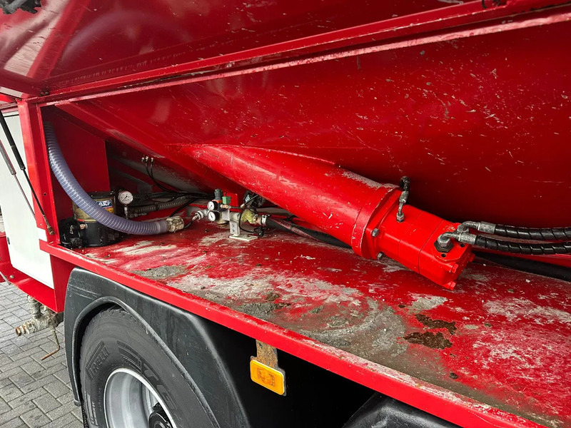 Concrete pump truck Renault C460 8X4 MC MACHINE CHAPE/EPS./MORTEL/CEMENT/SCREED: picture 15 Concrete pump truck Renault C460 8X4 MC MACHINE CHAPE/EPS./MORTEL/CEMENT/SCREED: picture 15