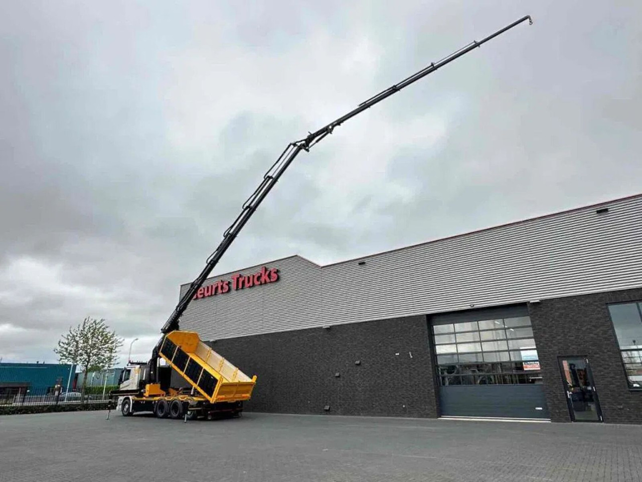 Scania R530 V8 NGS 8X4 TRIDEM MET HYVA 2Z KIPPER + HMF - Tipper, Crane truck: picture 4 Scania R530 V8 NGS 8X4 TRIDEM MET HYVA 2Z KIPPER + HMF - Tipper, Crane truck: picture 4