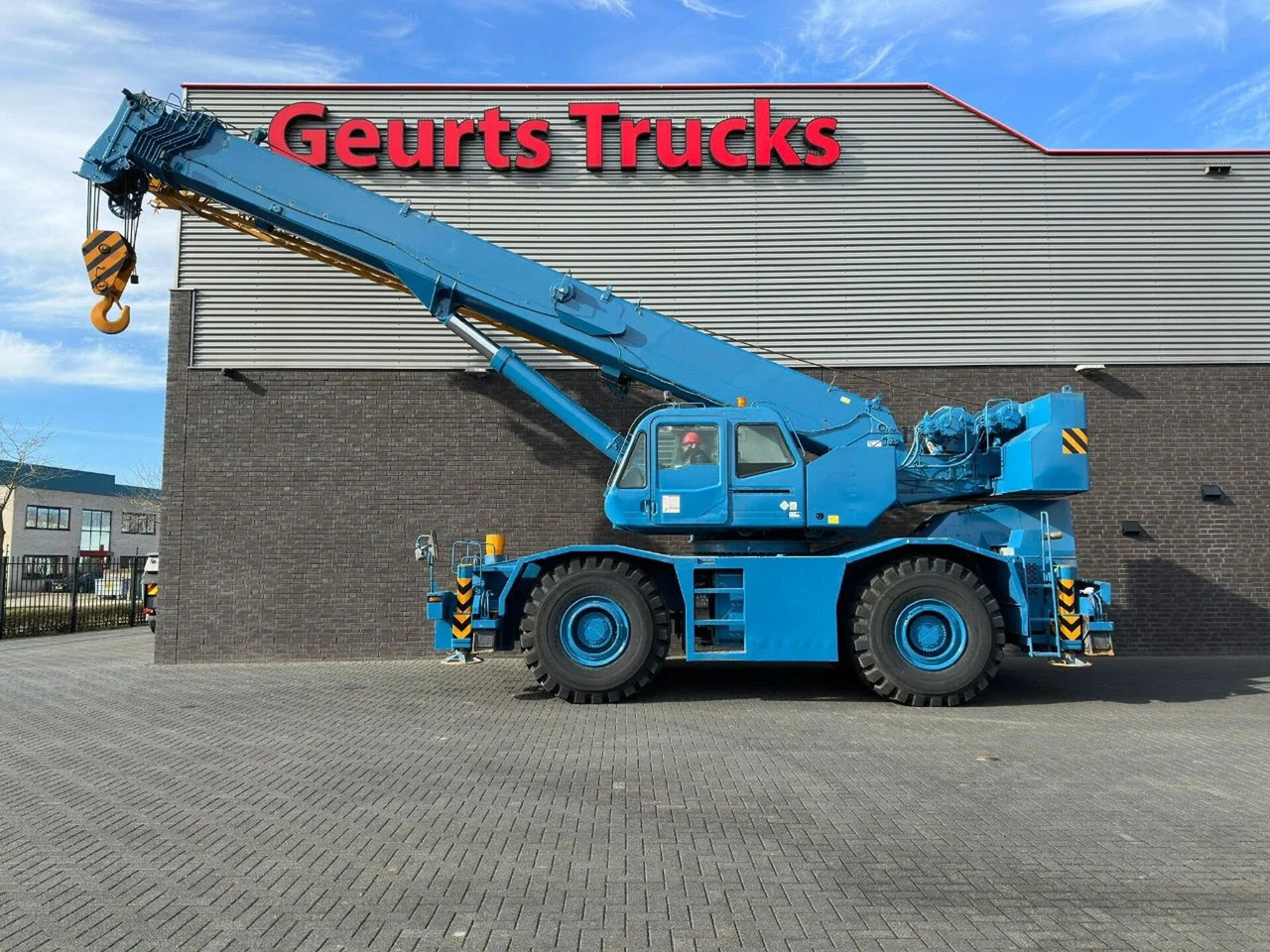 Tadano GR-700E-1-00211 + JIB ROUGH TERRAIN CRANE - Tower crane: picture 1 Tadano GR-700E-1-00211 + JIB ROUGH TERRAIN CRANE - Tower crane: picture 1