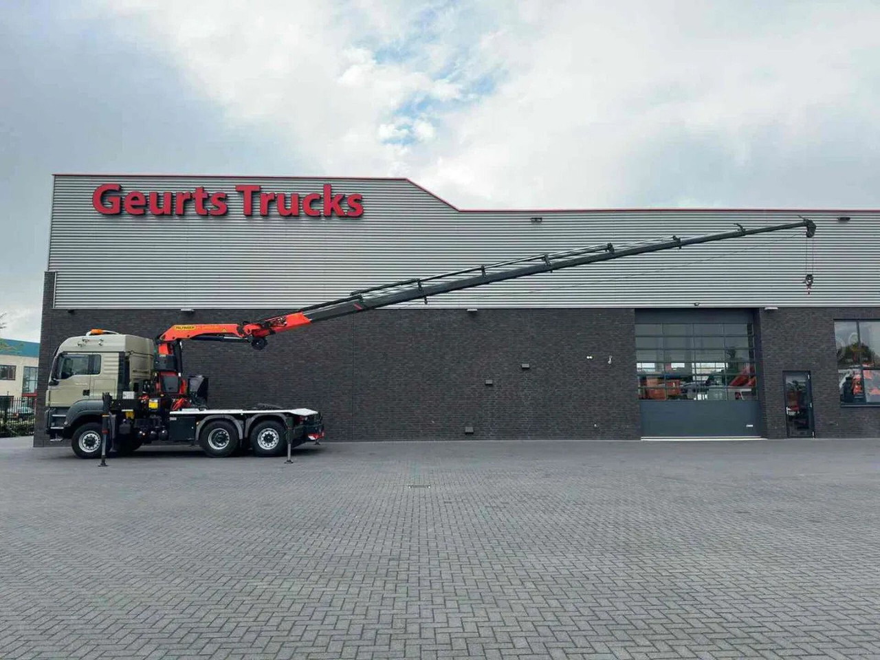MAN TGS 28.480 6X4-4 BL + PALFINGER PK 34002-SH G PO - Tractor unit: picture 4 MAN TGS 28.480 6X4-4 BL + PALFINGER PK 34002-SH G PO - Tractor unit: picture 4