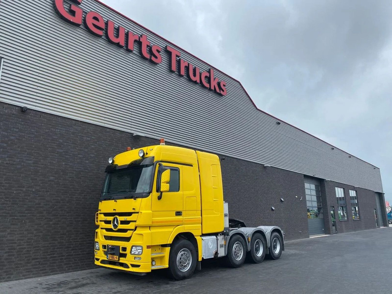 Mercedes-Benz Actros 4165 V8 8X4 SLT TITAN HEAVY DUTY TRACTOR - Tractor unit: picture 2 Mercedes-Benz Actros 4165 V8 8X4 SLT TITAN HEAVY DUTY TRACTOR - Tractor unit: picture 2