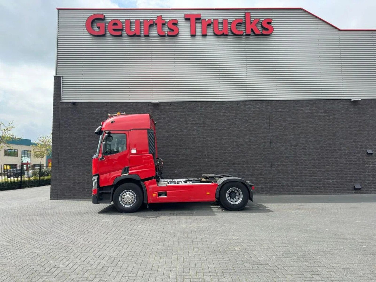 Renault T460 4X2 TREKKER/TRACTOR/SZM + KIPPER/TIPPER HYD - Tractor unit: picture 1 Renault T460 4X2 TREKKER/TRACTOR/SZM + KIPPER/TIPPER HYD - Tractor unit: picture 1