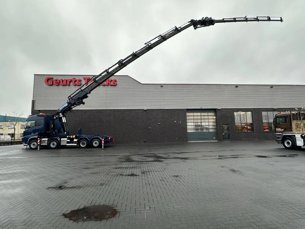 Volvo FH 16.650 8X2 + EFFER 1855/8S + JIB 6S HEAVY DUT - Tractor unit: picture 1 Volvo FH 16.650 8X2 + EFFER 1855/8S + JIB 6S HEAVY DUT - Tractor unit: picture 1