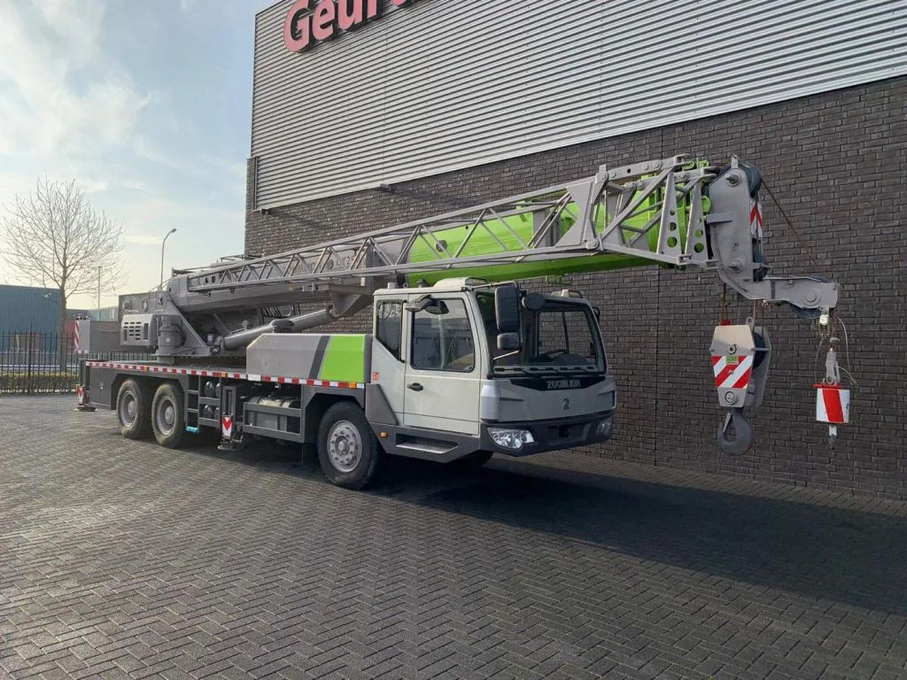 Zoomlion QY25V51.5 25 TONS CRANE/KRAN/GRUA/KRAAN - Tower crane: picture 5 Zoomlion QY25V51.5 25 TONS CRANE/KRAN/GRUA/KRAAN - Tower crane: picture 5