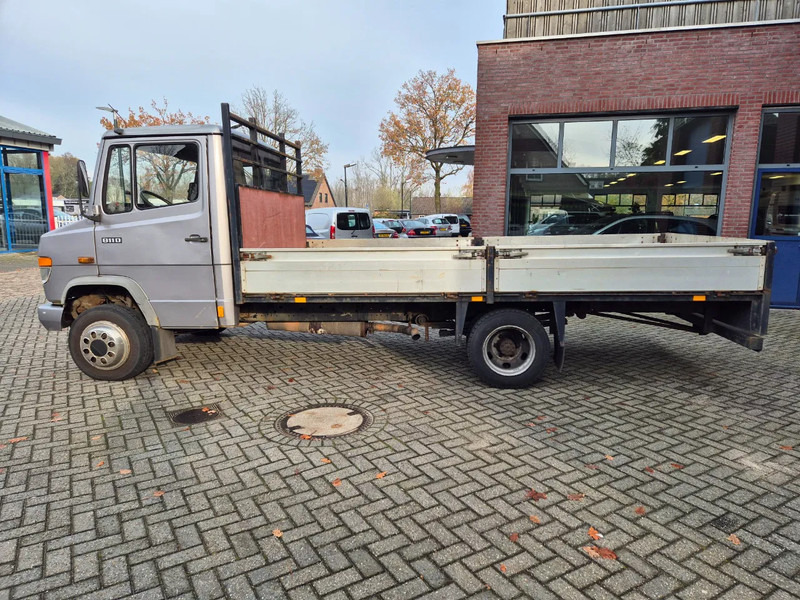 Mercedes-Benz 811 steel suspension - Dropside/ Flatbed truck: picture 4 Mercedes-Benz 811 steel suspension - Dropside/ Flatbed truck: picture 4