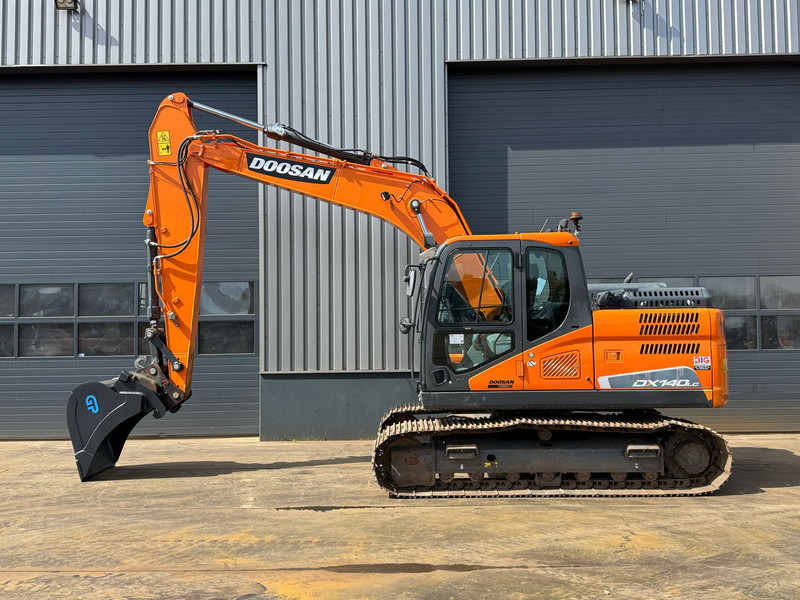 Doosan DX140LC-5 - CE / Verachtert CW30 - GP edge bucket - Crawler excavator: picture 1 Doosan DX140LC-5 - CE / Verachtert CW30 - GP edge bucket - Crawler excavator: picture 1