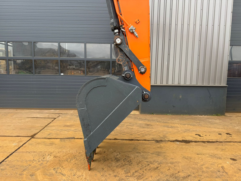 Excavator Doosan DX225LC-7: picture 8