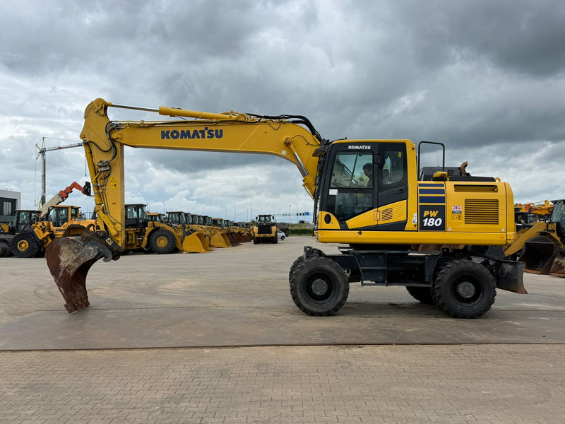 Komatsu PW180-11 - Wheel excavator: picture 1 Komatsu PW180-11 - Wheel excavator: picture 1