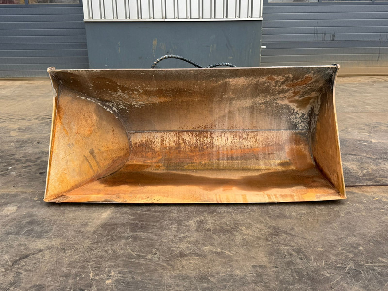 ZFE Side-Tilting bucket - Bucket: picture 1 ZFE Side-Tilting bucket - Bucket: picture 1