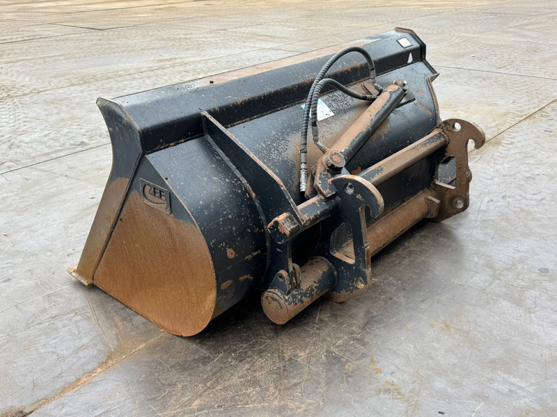 ZFE Side-Tilting bucket - Bucket: picture 5 ZFE Side-Tilting bucket - Bucket: picture 5