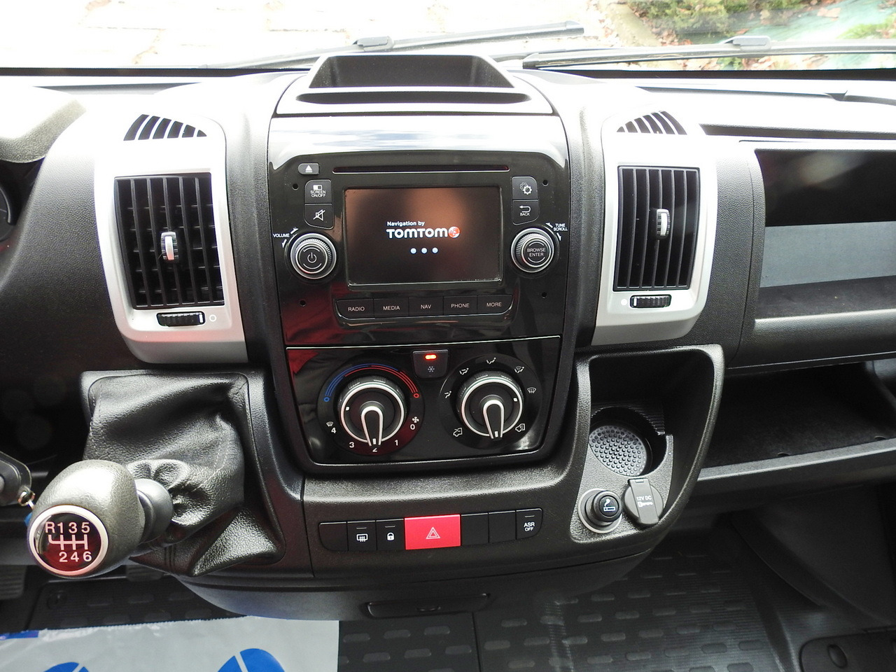 Box van FIAT DUCATO BOX LIFT 8 PALLETS CRUISE CONTROL NAVIGATION AIR CONDITIONING LED LIGHTS  130HP: picture 34