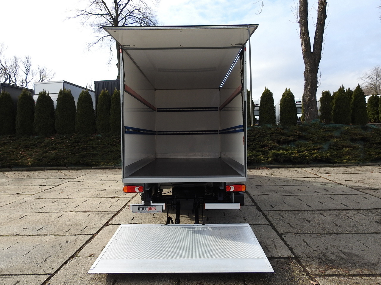 Box van FIAT DUCATO BOX LIFT 8 PALLETS CRUISE CONTROL NAVIGATION AIR CONDITIONING LED LIGHTS  130HP: picture 11