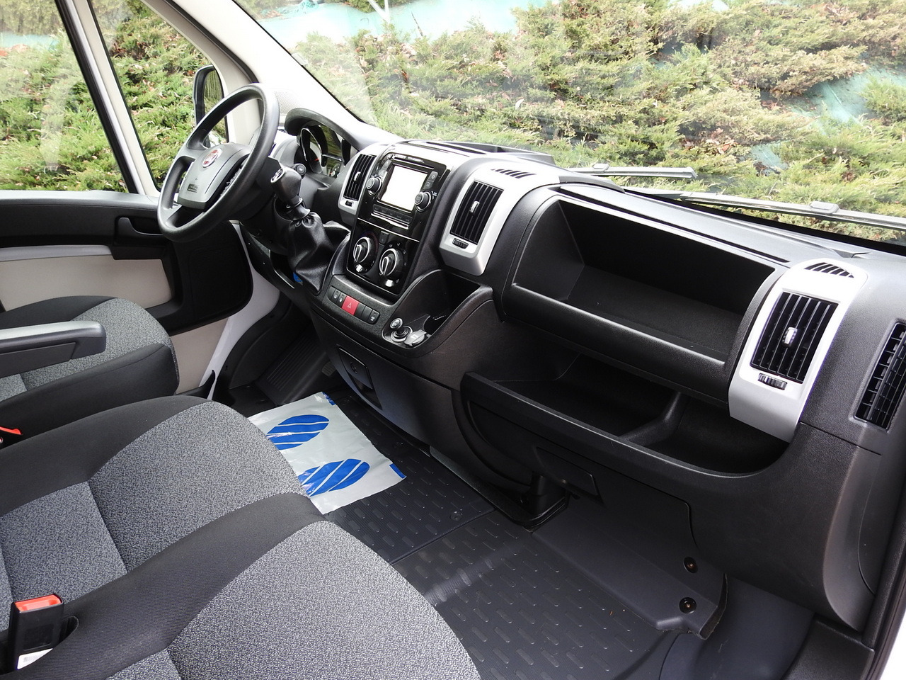 Box van FIAT DUCATO BOX LIFT 8 PALLETS CRUISE CONTROL NAVIGATION AIR CONDITIONING LED LIGHTS  130HP: picture 40
