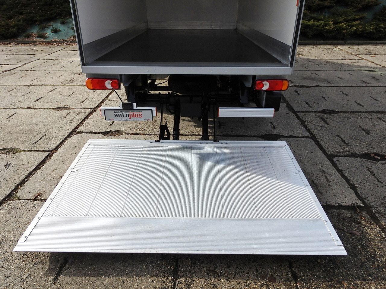 Box van FIAT DUCATO BOX LIFT 8 PALLETS CRUISE CONTROL NAVIGATION AIR CONDITIONING LED LIGHTS  130HP: picture 24