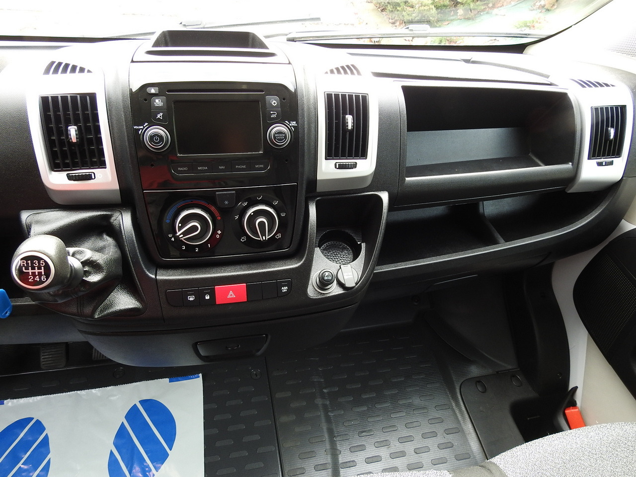 Box van FIAT DUCATO BOX LIFT 8 PALLETS CRUISE CONTROL NAVIGATION AIR CONDITIONING LED LIGHTS  130HP: picture 33