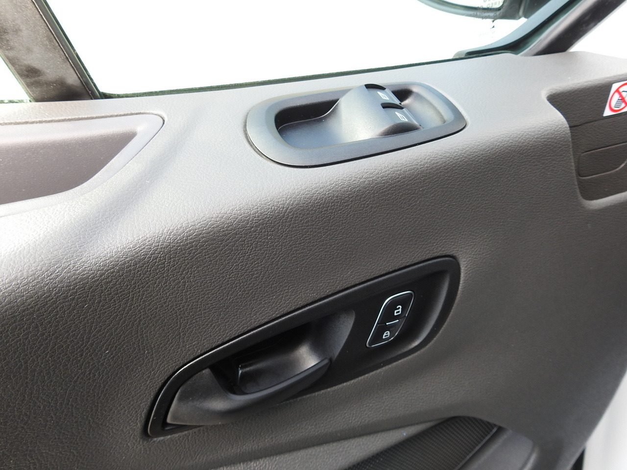 Panel van FORD TRANSIT BOX DELIVERY VAN 6 SEATS CRUISE CONTROL AIR CONDITIONING LED LIGHTS  130HP: picture 23