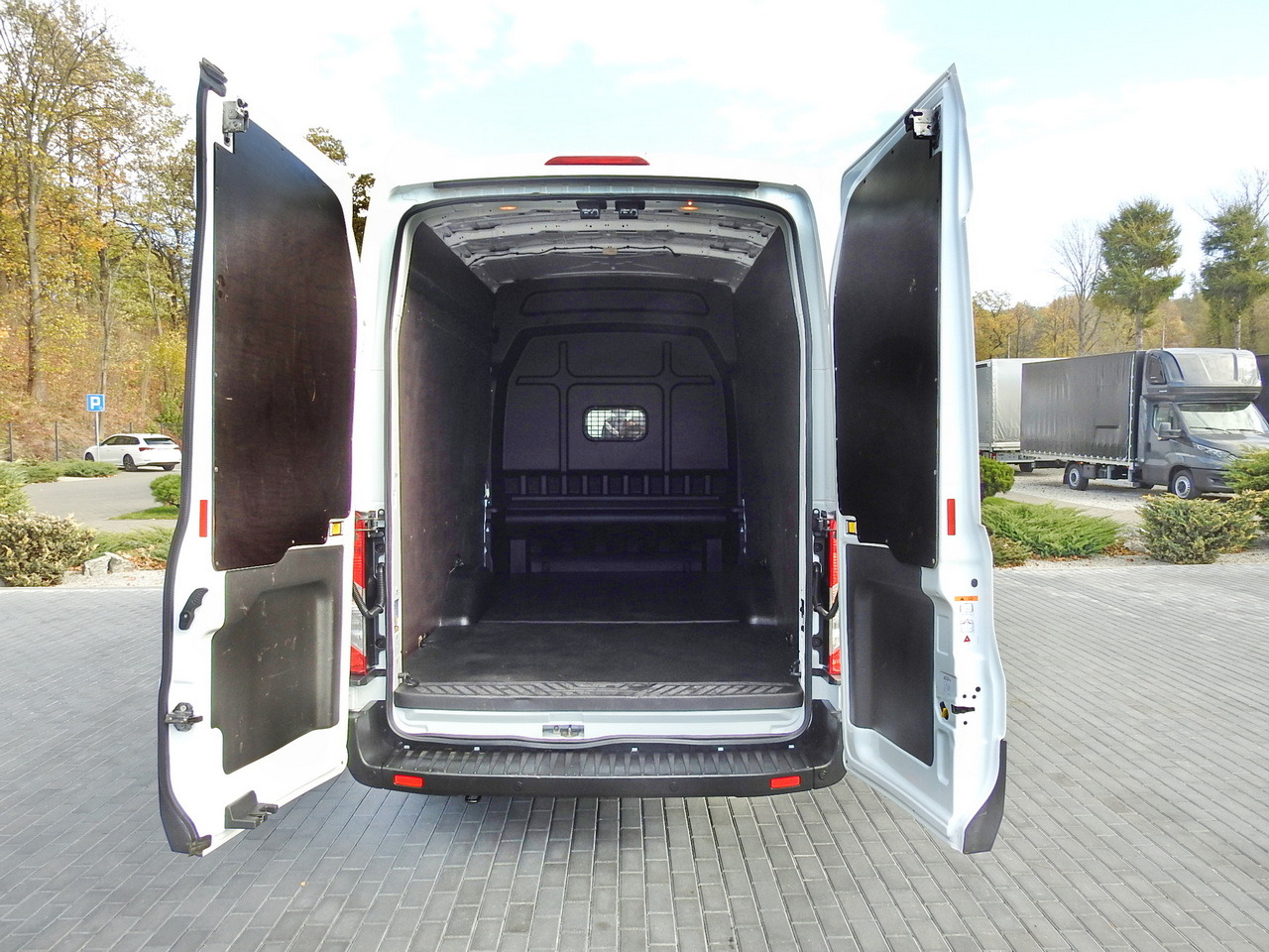 Panel van FORD TRANSIT BOX DELIVERY VAN 6 SEATS CRUISE CONTROL AIR CONDITIONING LED LIGHTS  130HP: picture 12