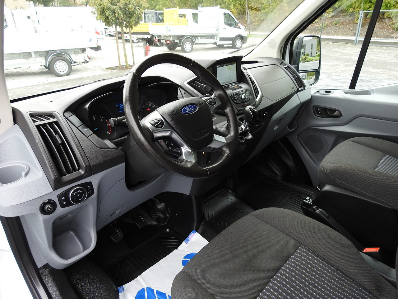 FORD TRANSIT REFRIGERATOR VAN 0*C HEATING FUNCTION POWER SUPPLY 230V CRUISE CONTROL NAVIGATION AIR CONDITIONING LED LIGHTS 130HP - Refrigerated van: picture 2 FORD TRANSIT REFRIGERATOR VAN 0*C HEATING FUNCTION POWER SUPPLY 230V CRUISE CONTROL NAVIGATION AIR CONDITIONING LED LIGHTS 130HP - Refrigerated van: picture 2