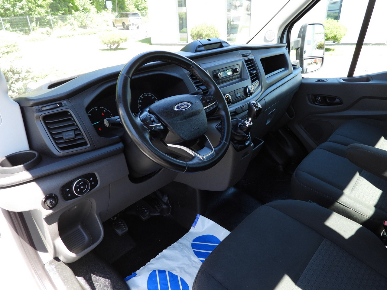 FORD TRANSIT STAKE BODY 10 PALLETS CRUISE CONTROL LED LIGHTS PNEUMATICS AIR CONDITIONING 160HP - Flatbed van: picture 2 FORD TRANSIT STAKE BODY 10 PALLETS CRUISE CONTROL LED LIGHTS PNEUMATICS AIR CONDITIONING 160HP - Flatbed van: picture 2