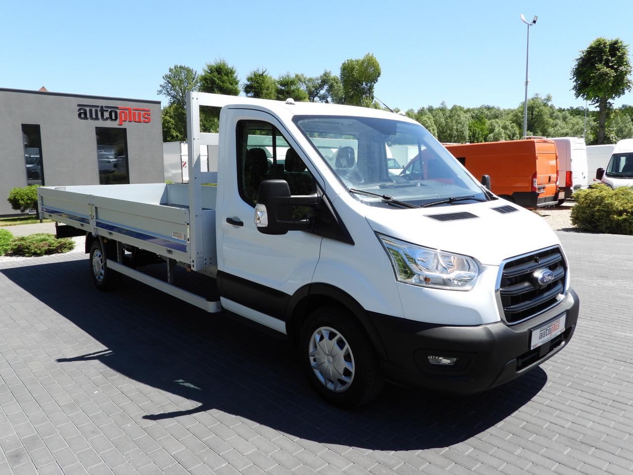 FORD TRANSIT STAKE BODY 10 PALLETS CRUISE CONTROL LED LIGHTS PNEUMATICS AIR CONDITIONING 160HP - Flatbed van: picture 4 FORD TRANSIT STAKE BODY 10 PALLETS CRUISE CONTROL LED LIGHTS PNEUMATICS AIR CONDITIONING 160HP - Flatbed van: picture 4