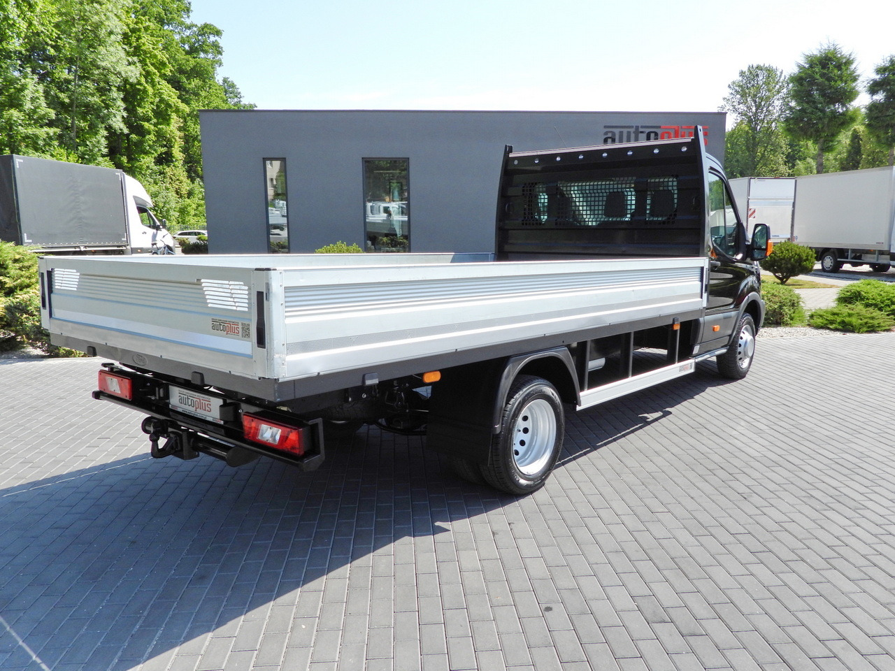 FORD TRANSIT STAKE BODY 8 PALLETS CRUISE CONTROL TWIN WHEELS AIR CONDITIONING 125HP - Flatbed van: picture 3 FORD TRANSIT STAKE BODY 8 PALLETS CRUISE CONTROL TWIN WHEELS AIR CONDITIONING 125HP - Flatbed van: picture 3