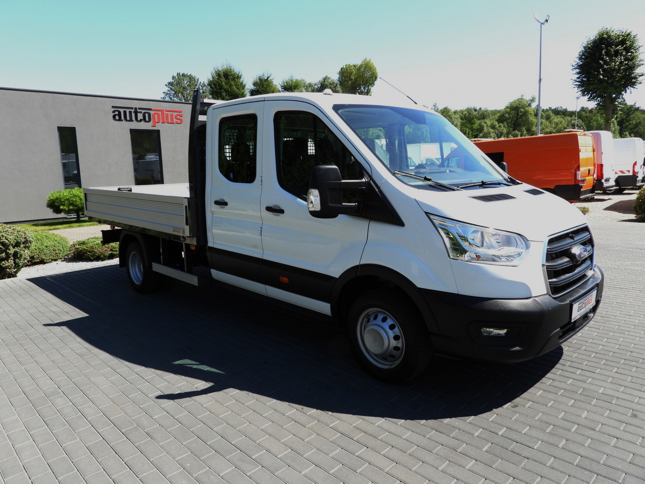 FORD TRANSIT STAKE BODY DOUBLE CABIN DOKA 7 SEATS TWIN WHEELS AIR CONDITIONING 130HP - Flatbed van: picture 4 FORD TRANSIT STAKE BODY DOUBLE CABIN DOKA 7 SEATS TWIN WHEELS AIR CONDITIONING 130HP - Flatbed van: picture 4