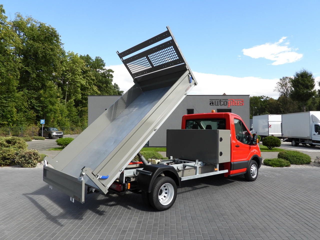 FORD TRANSIT TIPPER CRUISE CONTROL LED LIGHTS TWIN WHEELS AIR CONDITIONING  170HP - Tipper van: picture 3 FORD TRANSIT TIPPER CRUISE CONTROL LED LIGHTS TWIN WHEELS AIR CONDITIONING  170HP - Tipper van: picture 3