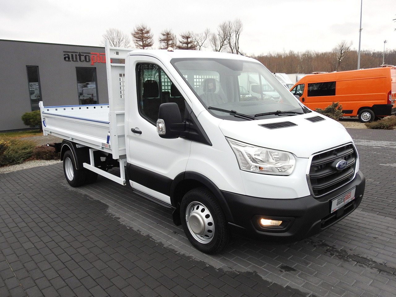 FORD TRANSIT TIPPER LED LIGHTS TWIN WHEELS AIR CONDITIONING 130HP - Tipper van: picture 4 FORD TRANSIT TIPPER LED LIGHTS TWIN WHEELS AIR CONDITIONING 130HP - Tipper van: picture 4