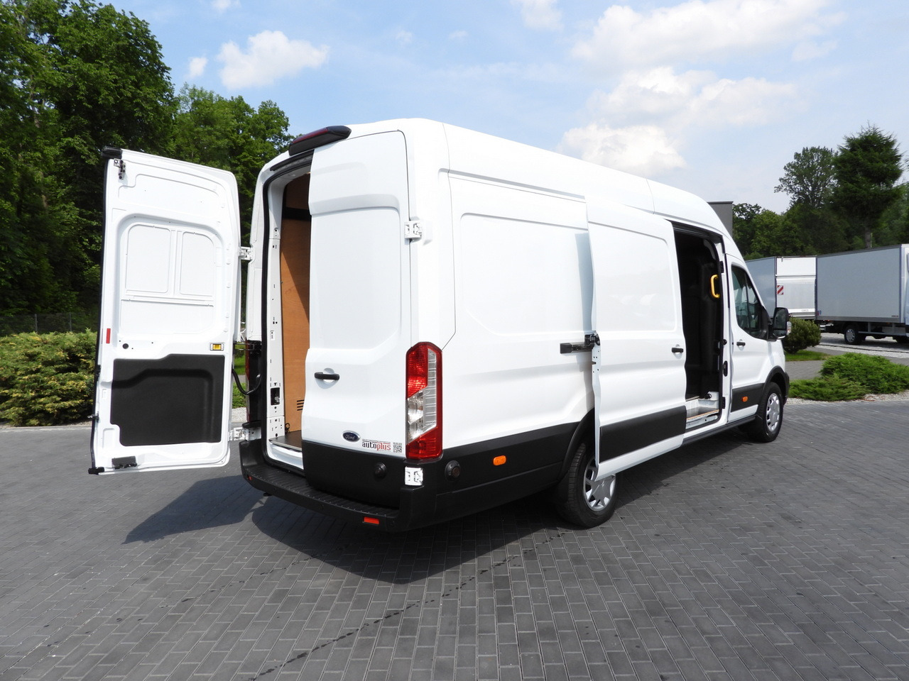 FORD TRANSIT VAN CRUISE CONTROL LED LIGHTS AIR CONDITIONING 130HP - Panel van: picture 3 FORD TRANSIT VAN CRUISE CONTROL LED LIGHTS AIR CONDITIONING 130HP - Panel van: picture 3