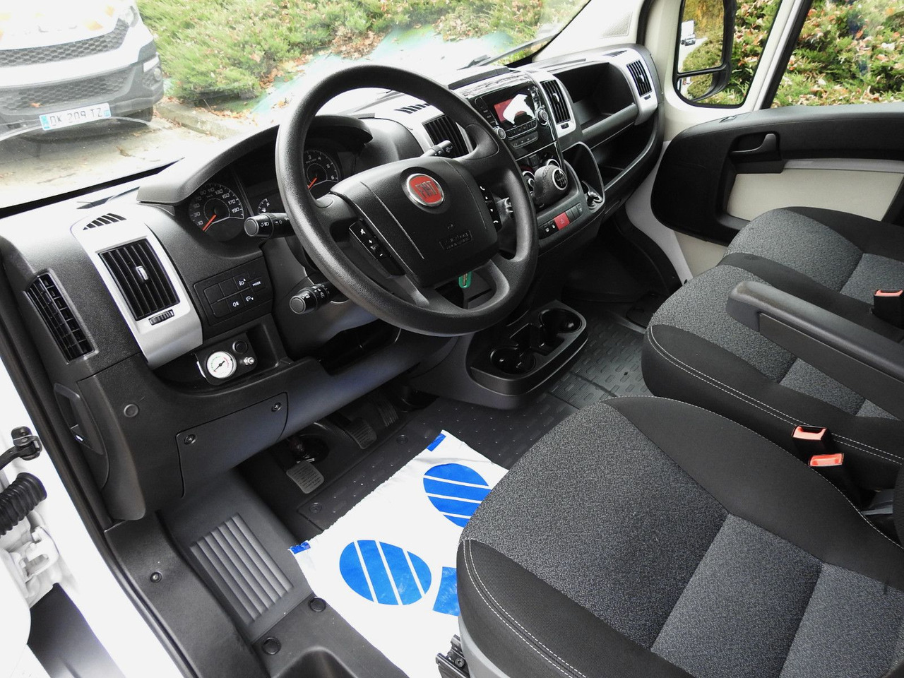 Fiat DUCATO PRITSCHE PLANE AUFZUG 8 PALETTEN WEBASTO - Curtain side van: picture 2 Fiat DUCATO PRITSCHE PLANE AUFZUG 8 PALETTEN WEBASTO - Curtain side van: picture 2