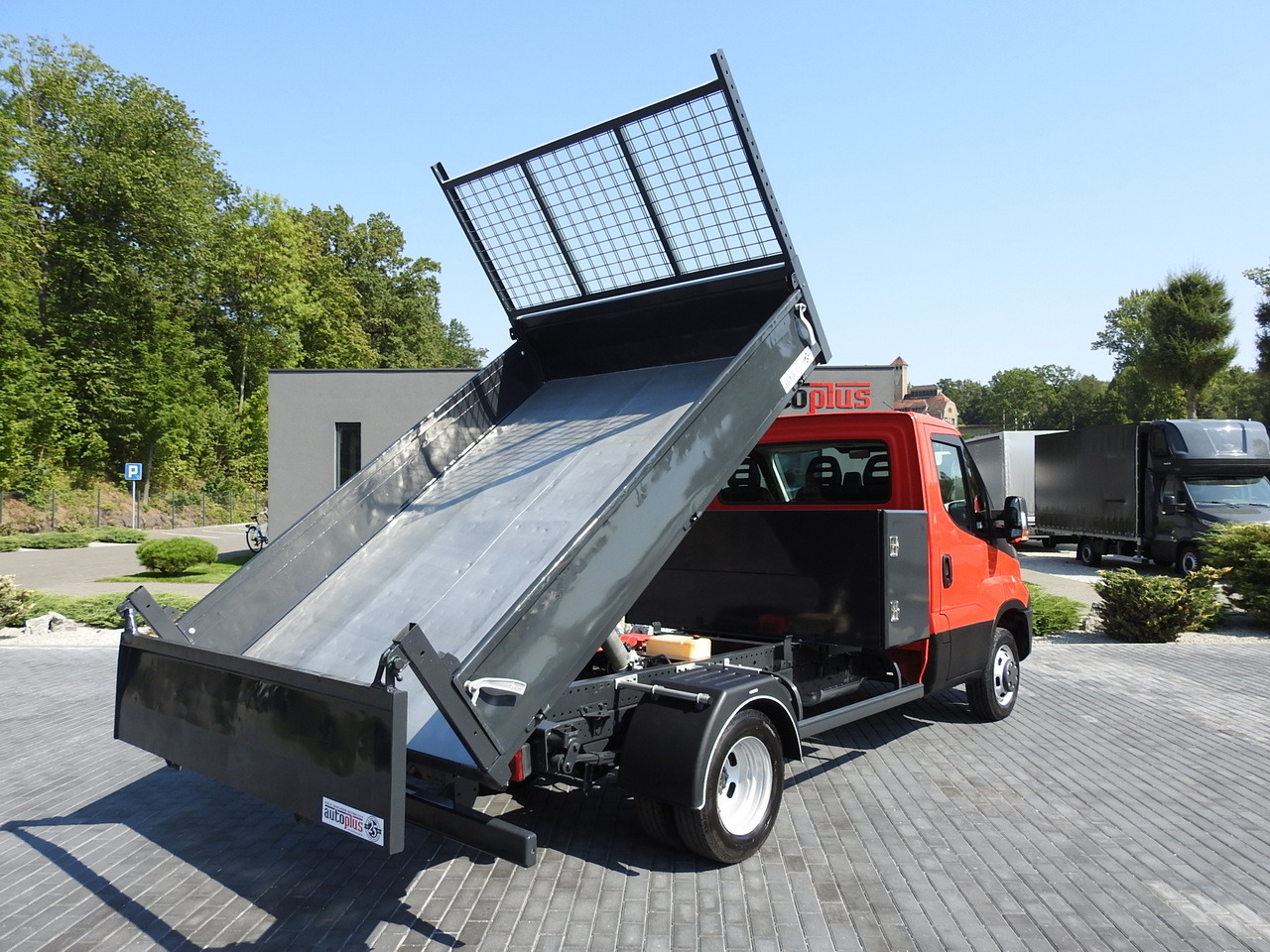 IVECO DAILY 35C13 TIPPER CRUISE CONTROL AIR CONDITIONING TWIN WHEELS 130HP - Tipper van: picture 3 IVECO DAILY 35C13 TIPPER CRUISE CONTROL AIR CONDITIONING TWIN WHEELS 130HP - Tipper van: picture 3