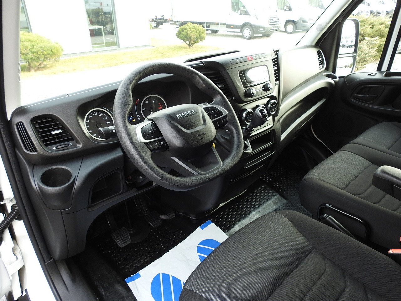 IVECO DAILY 35C16 BOX LIFT 8 PALLETS CRUISE CONTROL TWIN WHEELS AIR CONDITIONING 160HP - Box van: picture 2 IVECO DAILY 35C16 BOX LIFT 8 PALLETS CRUISE CONTROL TWIN WHEELS AIR CONDITIONING 160HP - Box van: picture 2