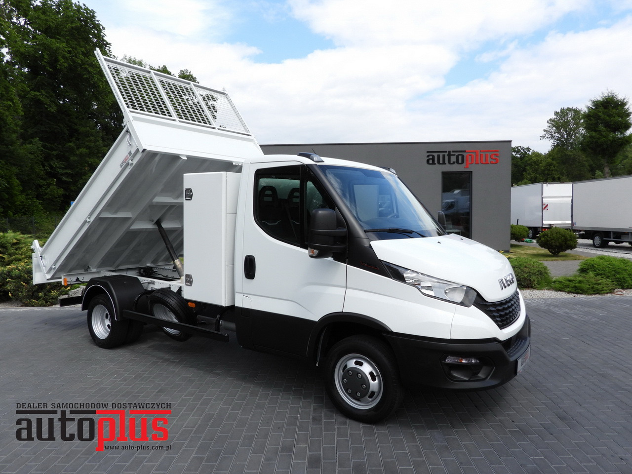 IVECO DAILY 35C16 TIPPER CRUISE CONTROL TWIN WHEELS AIR CONDITIONING 160HP - Tipper van: picture 1 IVECO DAILY 35C16 TIPPER CRUISE CONTROL TWIN WHEELS AIR CONDITIONING 160HP - Tipper van: picture 1