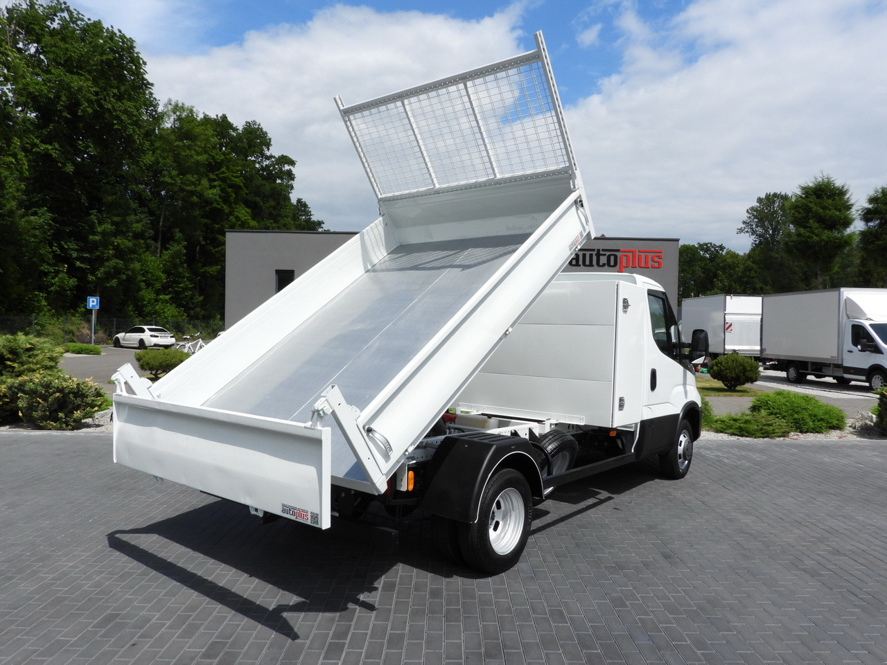 IVECO DAILY 35C16 TIPPER CRUISE CONTROL TWIN WHEELS AIR CONDITIONING 160HP - Tipper van: picture 3 IVECO DAILY 35C16 TIPPER CRUISE CONTROL TWIN WHEELS AIR CONDITIONING 160HP - Tipper van: picture 3