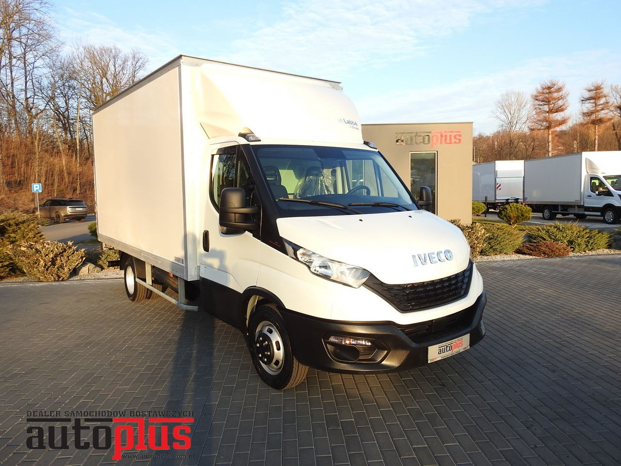 IVECO DAILY 35S16 BOX LIFT 8 PALLETS CRUISE CONTROL AIR CONDITIONING TWIN WHEELS 160HP - Box van: picture 1 IVECO DAILY 35S16 BOX LIFT 8 PALLETS CRUISE CONTROL AIR CONDITIONING TWIN WHEELS 160HP - Box van: picture 1