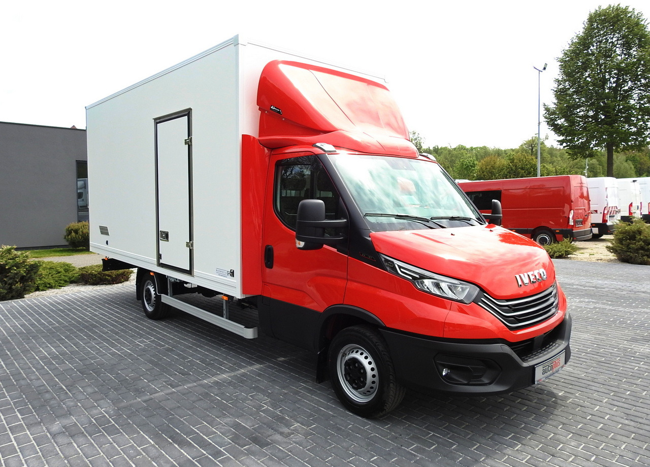 IVECO DAILY 35S18 NEW BOX 10 PALLETS CRUISE CONTROL NAVIGATION AIR CONDITIONING LED LIGHTS GUARANTEE 180HP - Box van: picture 4 IVECO DAILY 35S18 NEW BOX 10 PALLETS CRUISE CONTROL NAVIGATION AIR CONDITIONING LED LIGHTS GUARANTEE 180HP - Box van: picture 4