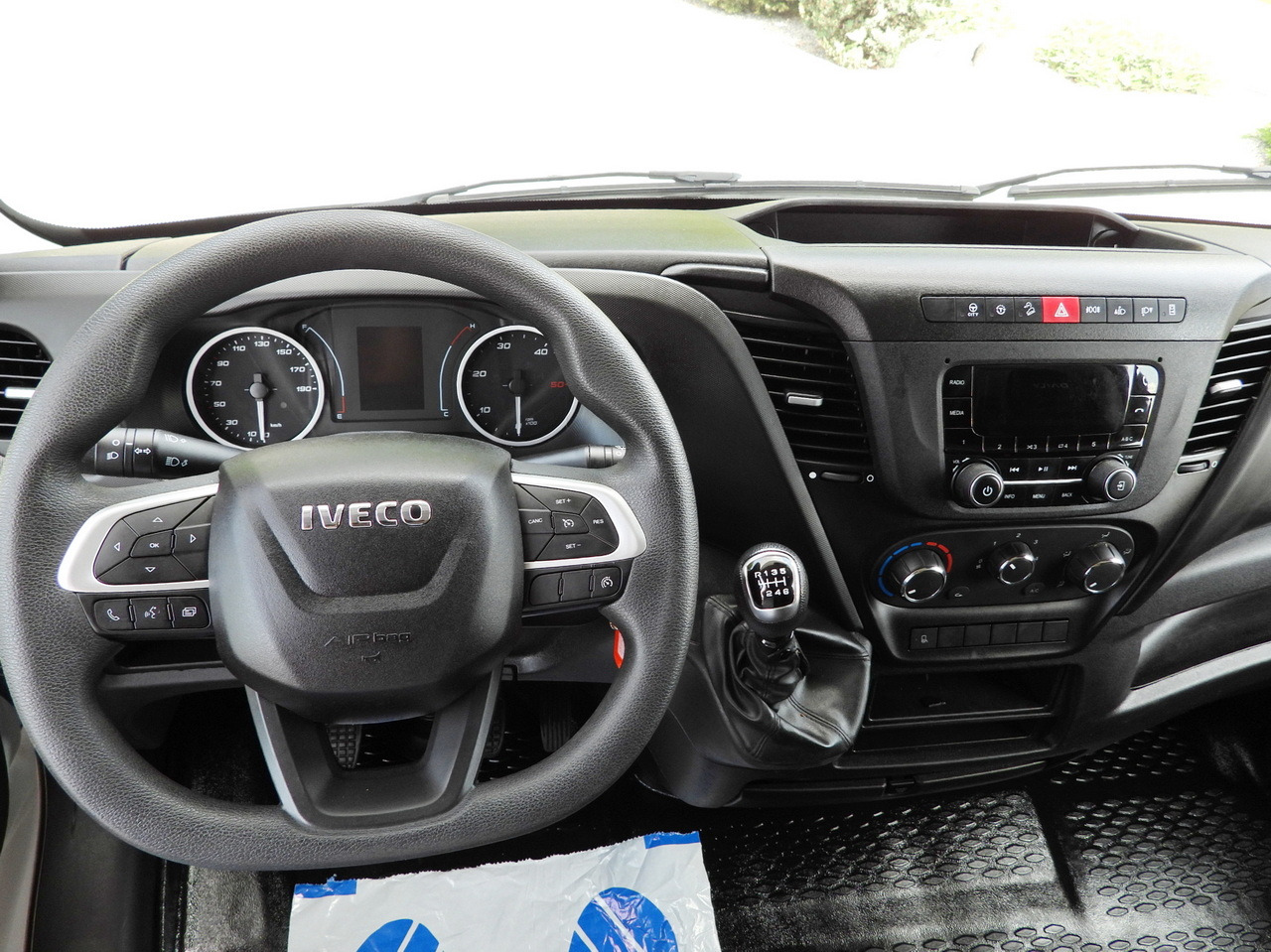Curtain side van IVECO DAILY 35S18 TARPAULIN 10 PALLETS CRUISE CONTROL LED LIGHTS AIR CONDITIONING  180HP: picture 30
