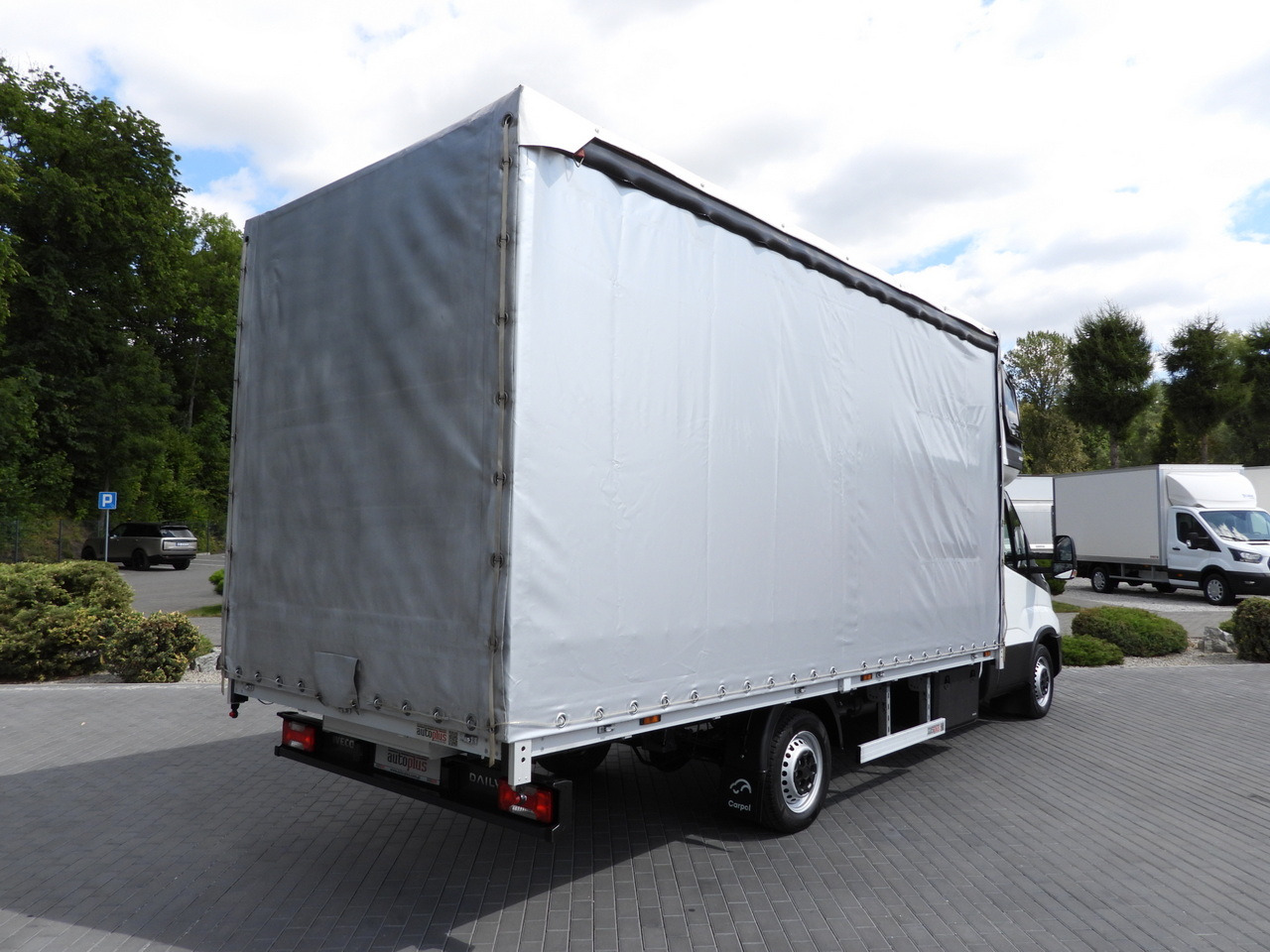 IVECO DAILY 35S18 TARPAULIN 10 PALLETS WEBASTO CRUISE CONTROL NAVIGATION LED LIGHTS AIR CONDITIONING 180HP - Curtain side van: picture 3 IVECO DAILY 35S18 TARPAULIN 10 PALLETS WEBASTO CRUISE CONTROL NAVIGATION LED LIGHTS AIR CONDITIONING 180HP - Curtain side van: picture 3
