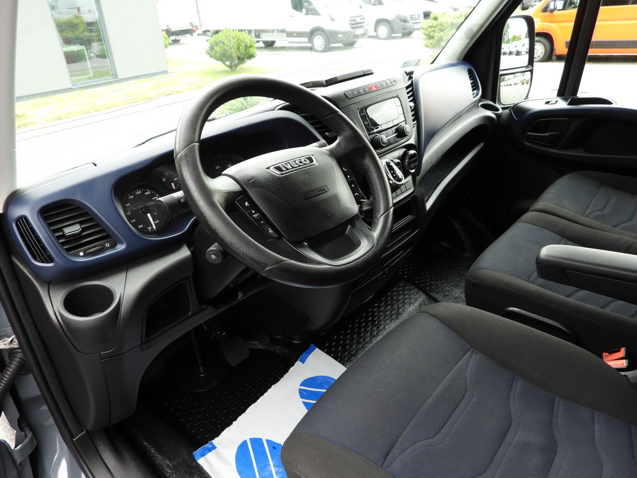 IVECO DAILY 35S18 TARPAULIN 10 PALLETS WEBASTO CRUISE CONTROL PNEUMATICS AUTOMATIC TRANSMISSION HI-MATIC AIR CONDITIONING 180HP - Curtain side van: picture 2 IVECO DAILY 35S18 TARPAULIN 10 PALLETS WEBASTO CRUISE CONTROL PNEUMATICS AUTOMATIC TRANSMISSION HI-MATIC AIR CONDITIONING 180HP - Curtain side van: picture 2