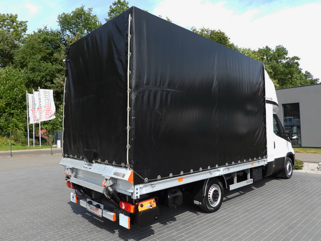 Curtain side van IVECO DAILY 35S18 TARPAULIN LIFT 8 PALLETS CRUISE CONTROL AIR CONDITIONING 180HP: picture 16 Curtain side van IVECO DAILY 35S18 TARPAULIN LIFT 8 PALLETS CRUISE CONTROL AIR CONDITIONING 180HP: picture 16