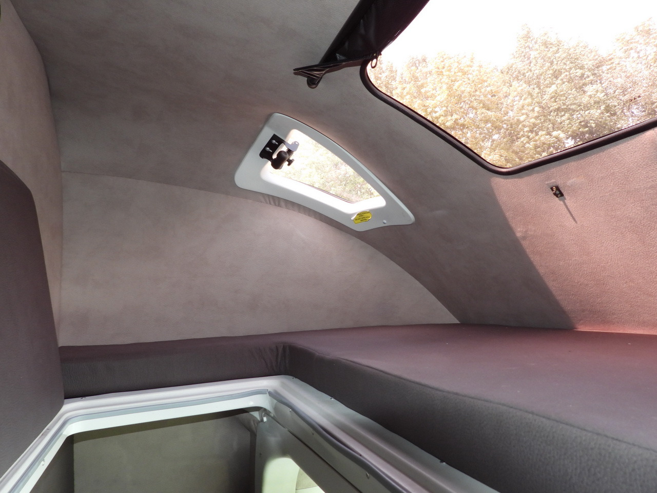 Curtain side van IVECO DAILY 35S18 TARPAULIN LIFT 8 PALLETS CRUISE CONTROL AIR CONDITIONING 180HP: picture 50 Curtain side van IVECO DAILY 35S18 TARPAULIN LIFT 8 PALLETS CRUISE CONTROL AIR CONDITIONING 180HP: picture 50