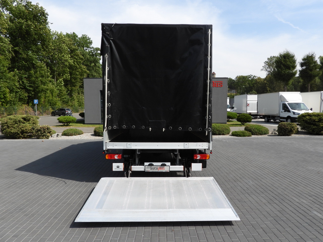 Curtain side van IVECO DAILY 35S18 TARPAULIN LIFT 8 PALLETS CRUISE CONTROL AIR CONDITIONING 180HP: picture 13 Curtain side van IVECO DAILY 35S18 TARPAULIN LIFT 8 PALLETS CRUISE CONTROL AIR CONDITIONING 180HP: picture 13