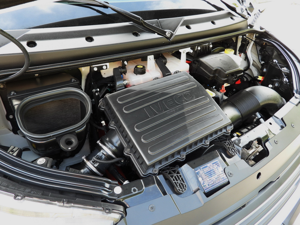 Curtain side van IVECO DAILY 35S18 TARPAULIN LIFT 8 PALLETS CRUISE CONTROL AIR CONDITIONING 180HP: picture 30 Curtain side van IVECO DAILY 35S18 TARPAULIN LIFT 8 PALLETS CRUISE CONTROL AIR CONDITIONING 180HP: picture 30