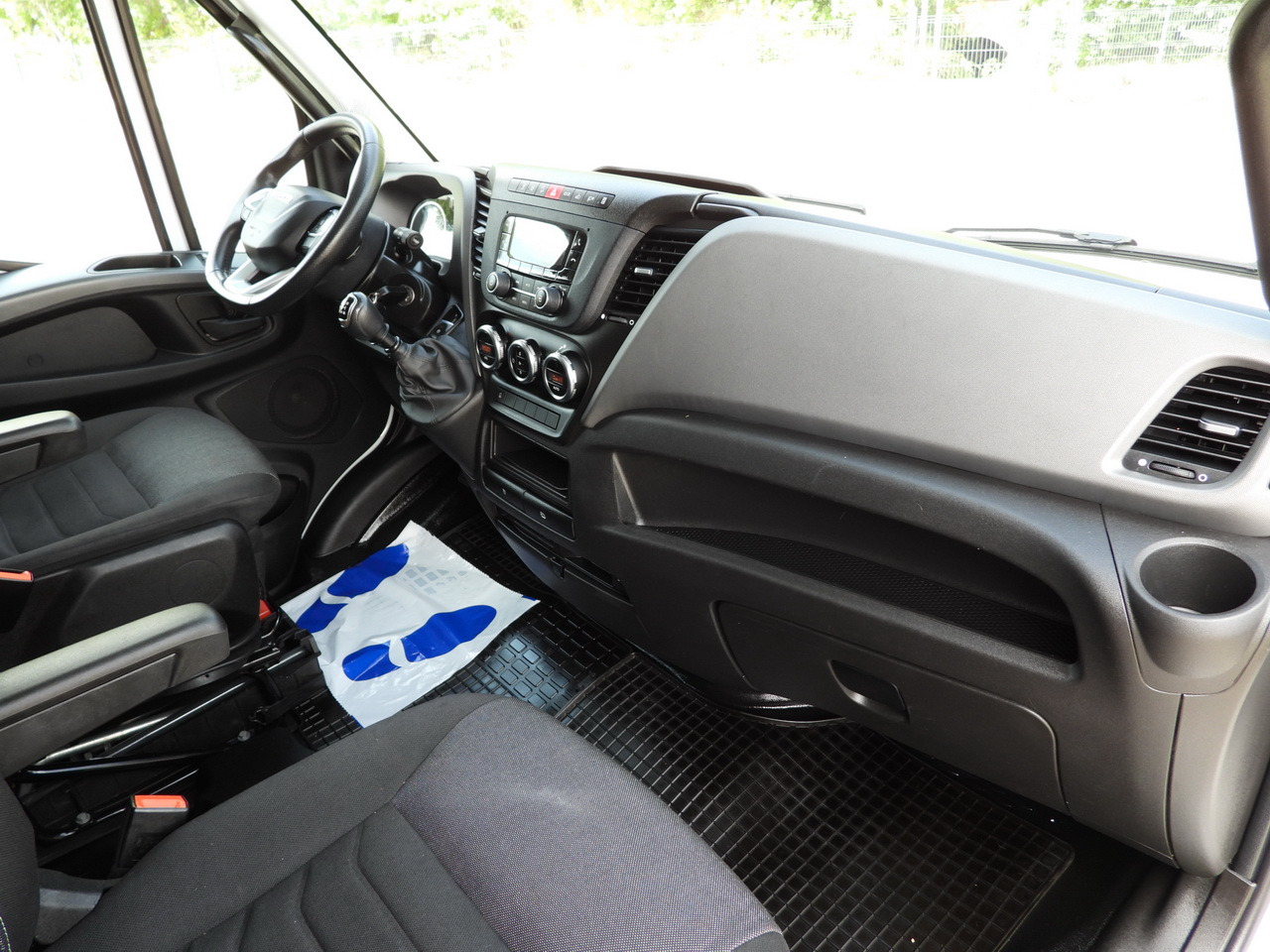 Curtain side van IVECO DAILY 35S18 TARPAULIN LIFT 8 PALLETS CRUISE CONTROL AIR CONDITIONING 180HP: picture 46 Curtain side van IVECO DAILY 35S18 TARPAULIN LIFT 8 PALLETS CRUISE CONTROL AIR CONDITIONING 180HP: picture 46