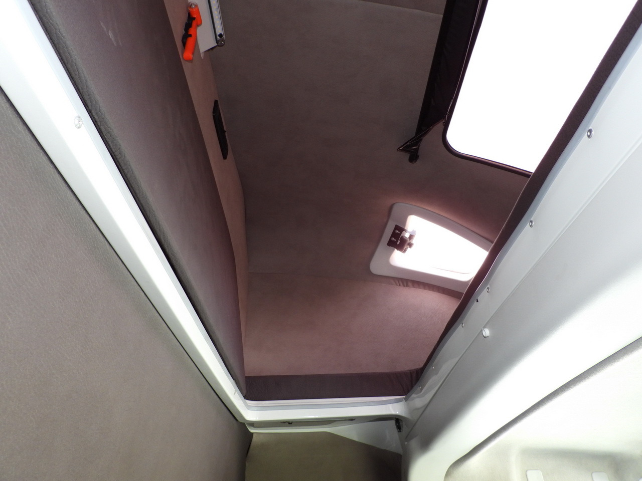 Curtain side van IVECO DAILY 35S18 TARPAULIN LIFT 8 PALLETS CRUISE CONTROL AIR CONDITIONING 180HP: picture 49 Curtain side van IVECO DAILY 35S18 TARPAULIN LIFT 8 PALLETS CRUISE CONTROL AIR CONDITIONING 180HP: picture 49