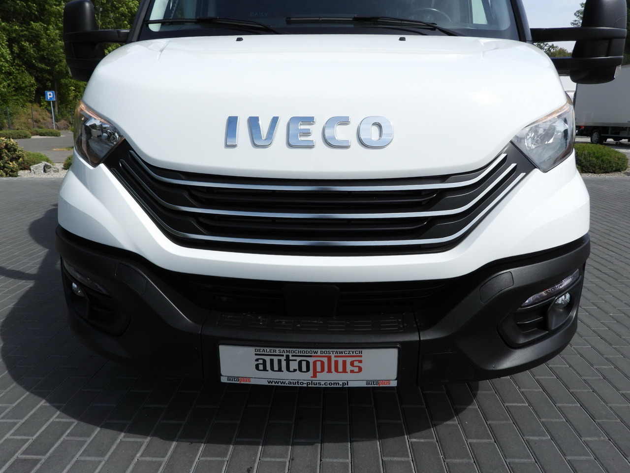 Curtain side van IVECO DAILY 35S18 TARPAULIN LIFT 8 PALLETS CRUISE CONTROL AIR CONDITIONING 180HP: picture 22 Curtain side van IVECO DAILY 35S18 TARPAULIN LIFT 8 PALLETS CRUISE CONTROL AIR CONDITIONING 180HP: picture 22