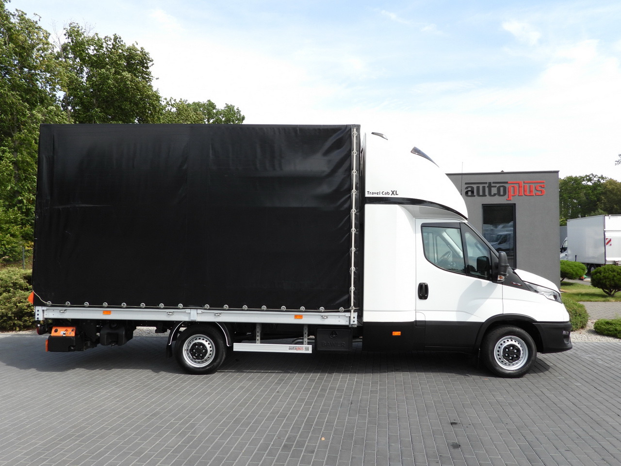 Curtain side van IVECO DAILY 35S18 TARPAULIN LIFT 8 PALLETS CRUISE CONTROL AIR CONDITIONING 180HP: picture 7 Curtain side van IVECO DAILY 35S18 TARPAULIN LIFT 8 PALLETS CRUISE CONTROL AIR CONDITIONING 180HP: picture 7