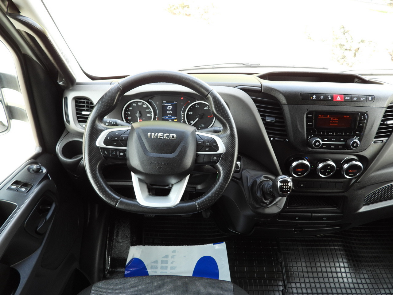 Curtain side van IVECO DAILY 35S18 TARPAULIN LIFT 8 PALLETS CRUISE CONTROL AIR CONDITIONING 180HP: picture 37 Curtain side van IVECO DAILY 35S18 TARPAULIN LIFT 8 PALLETS CRUISE CONTROL AIR CONDITIONING 180HP: picture 37