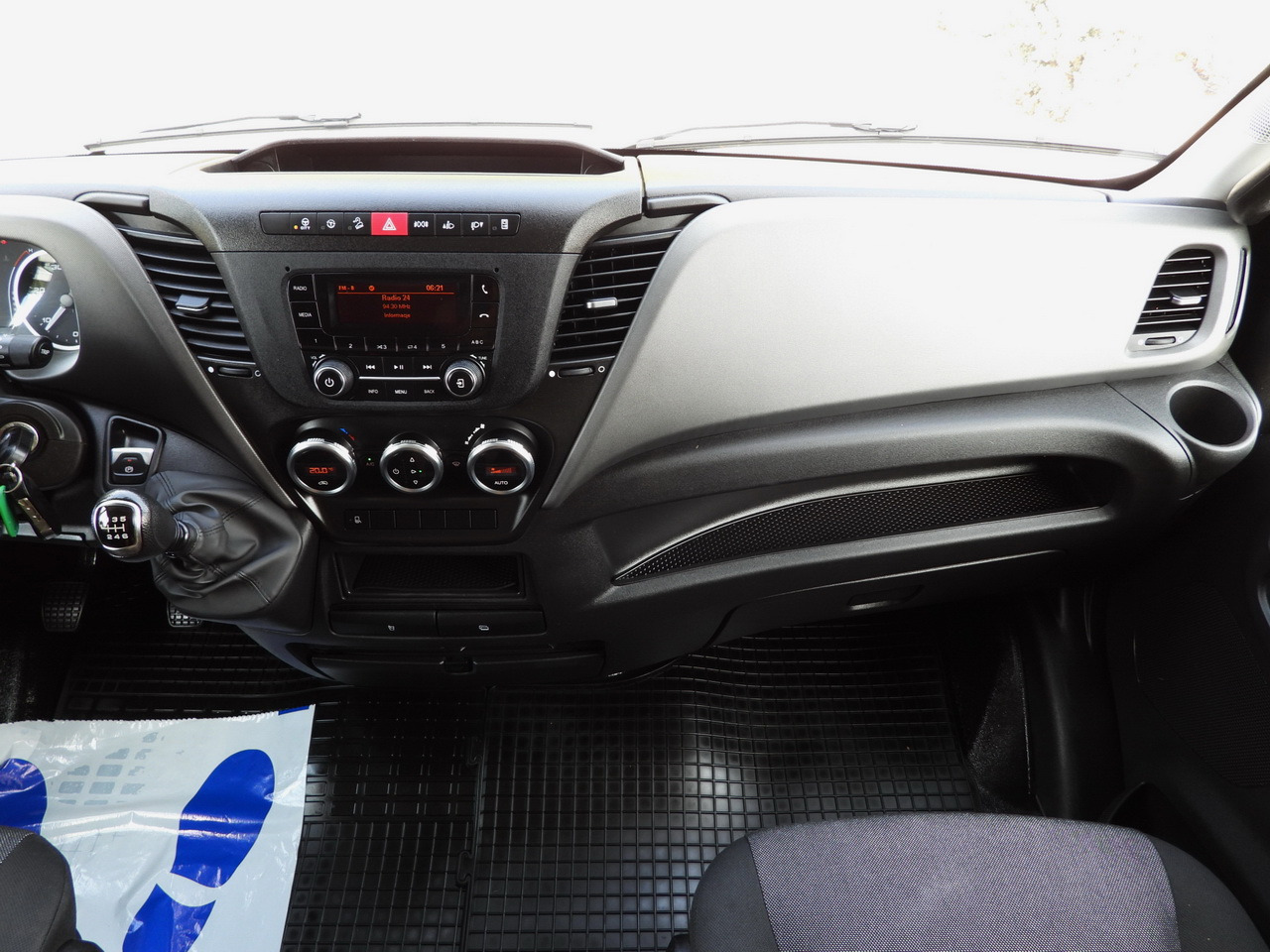 Curtain side van IVECO DAILY 35S18 TARPAULIN LIFT 8 PALLETS CRUISE CONTROL AIR CONDITIONING 180HP: picture 34 Curtain side van IVECO DAILY 35S18 TARPAULIN LIFT 8 PALLETS CRUISE CONTROL AIR CONDITIONING 180HP: picture 34